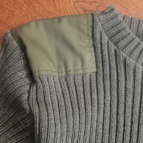 Military issues wool sweater army green. - Picture 5 of 9